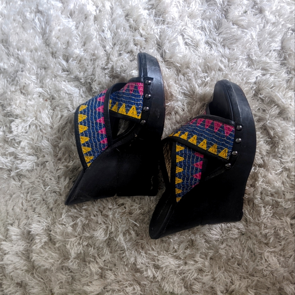 MOVING SALE! DIANE VON FURSTENBERG Wedges - Picture 3 of 9